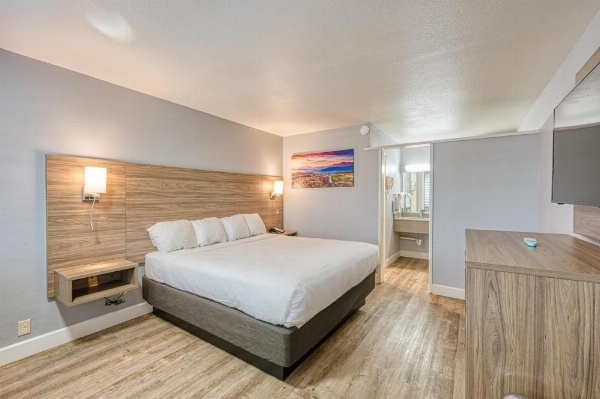 Vagabond Inn San Luis Obispo image 12